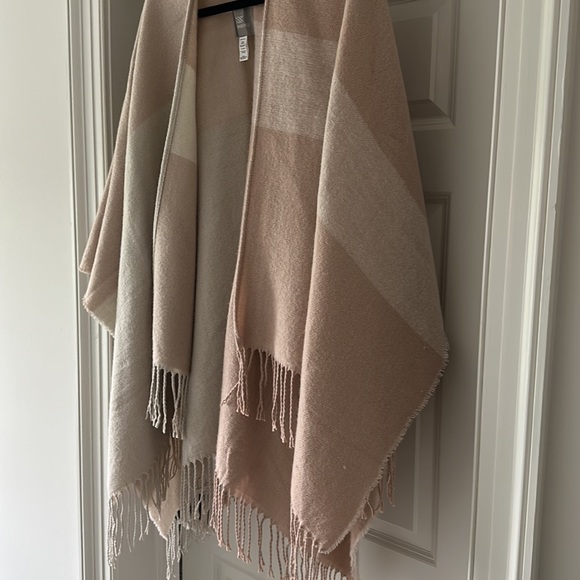 Cozy blanket shawl - Picture 4 of 4